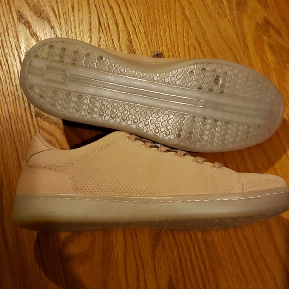 Rose Ellen DeGeneres new sneakers - Picture 5 of 6